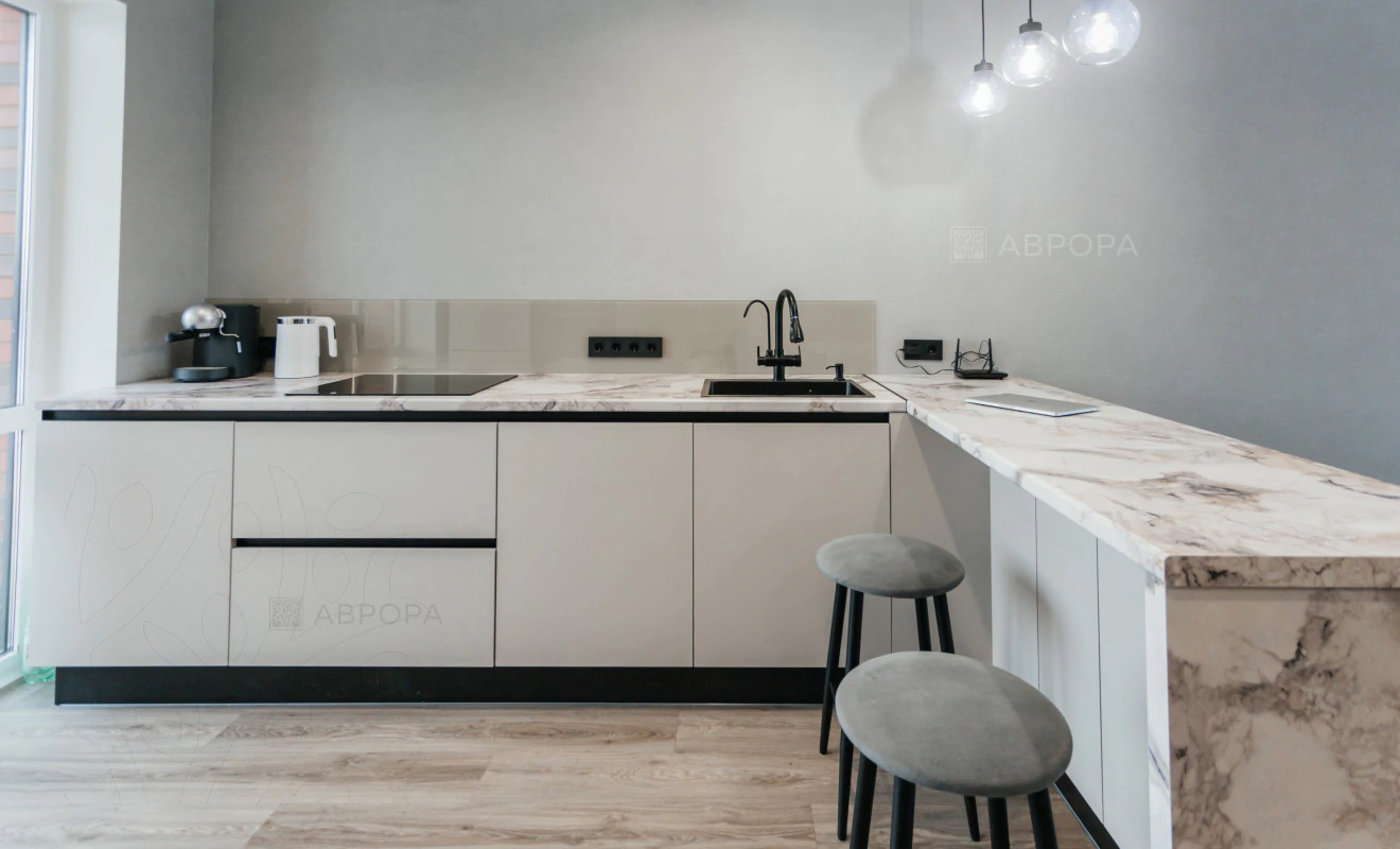 Черно-белая кухня: фото дизайнов и неординарных решений