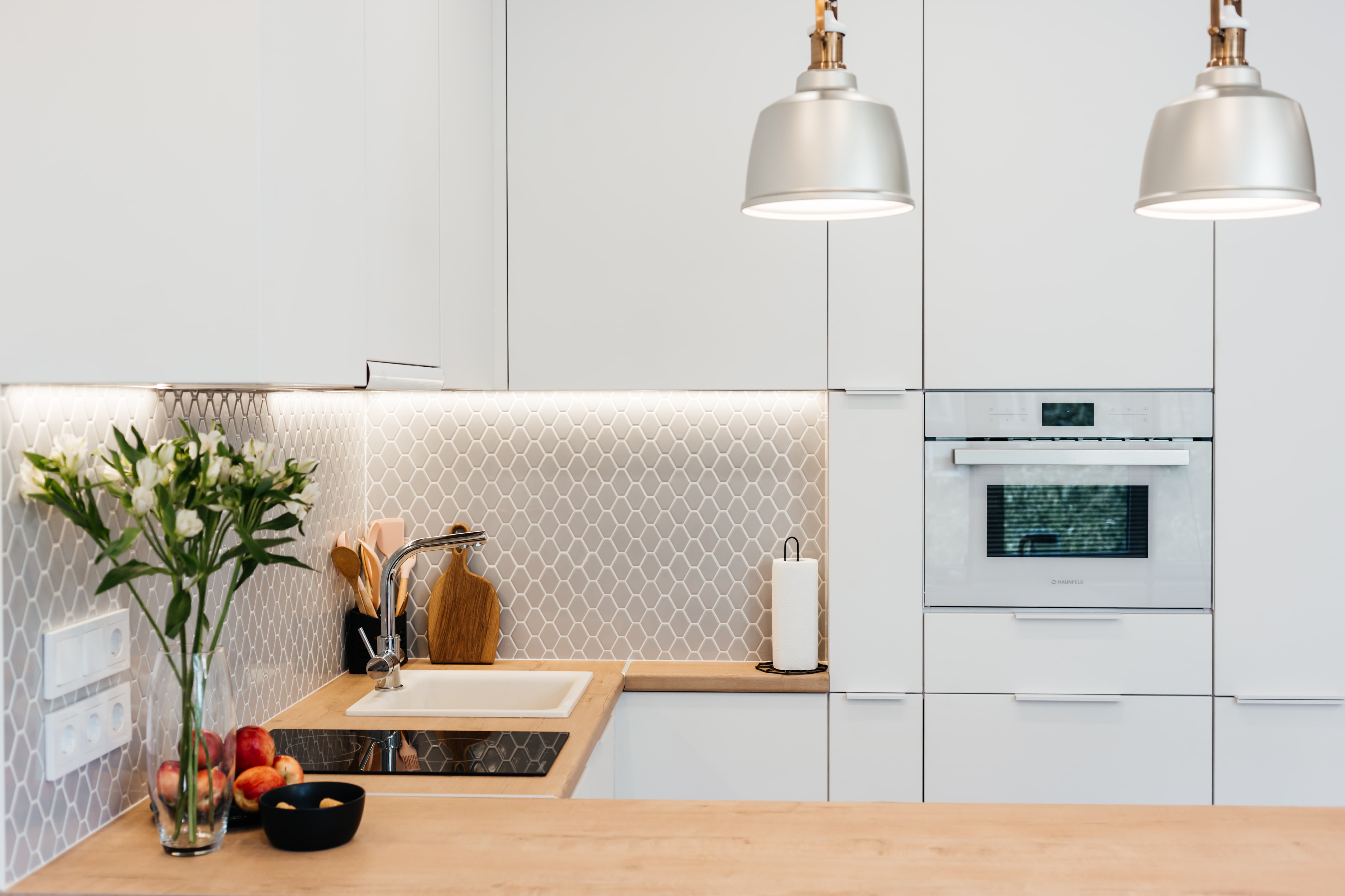 Минимализм в дизайне: как создать стильный интерьер для маленькой кухни